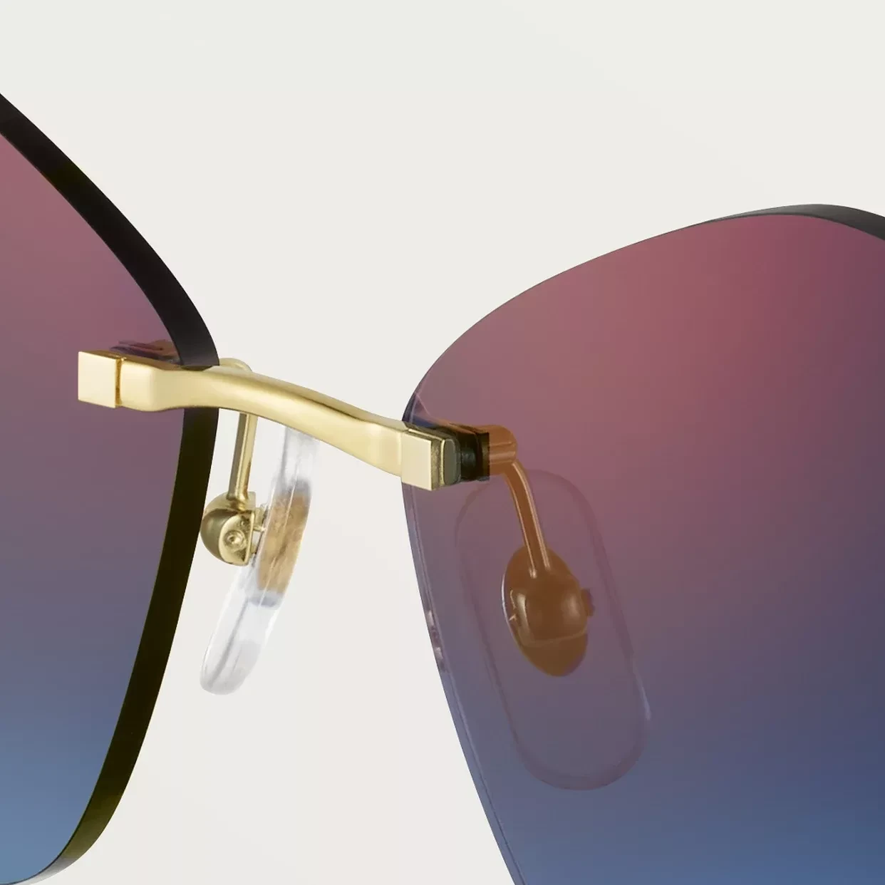 Cartier randlose Sonnenbrille mit goldenem Bügel und rosa-blauen Verlaufsgläsern