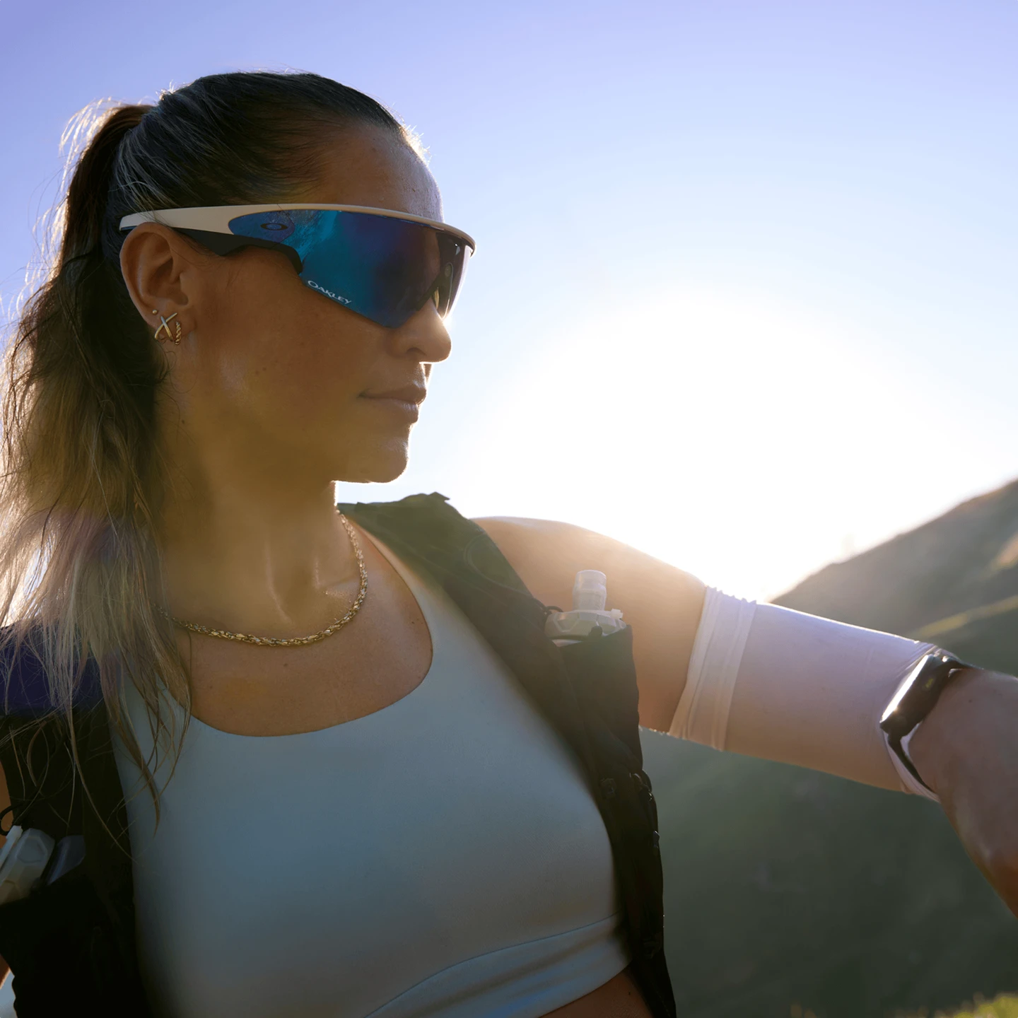 Frau mit Oakley Sportbrille