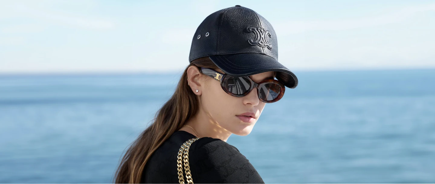 Sonnenbrillen von Celine KUNK Neue Optik Celine Brillengestell Damen und Herren Sommer 2024 Celine sportliche Shield-Sonnenbrille für Damen in Schwarz mit umlaufender Fassung